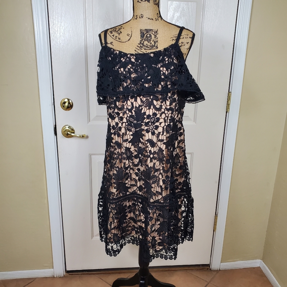 CITY CHIC Dream Of Lace Cold Shoulder Dress